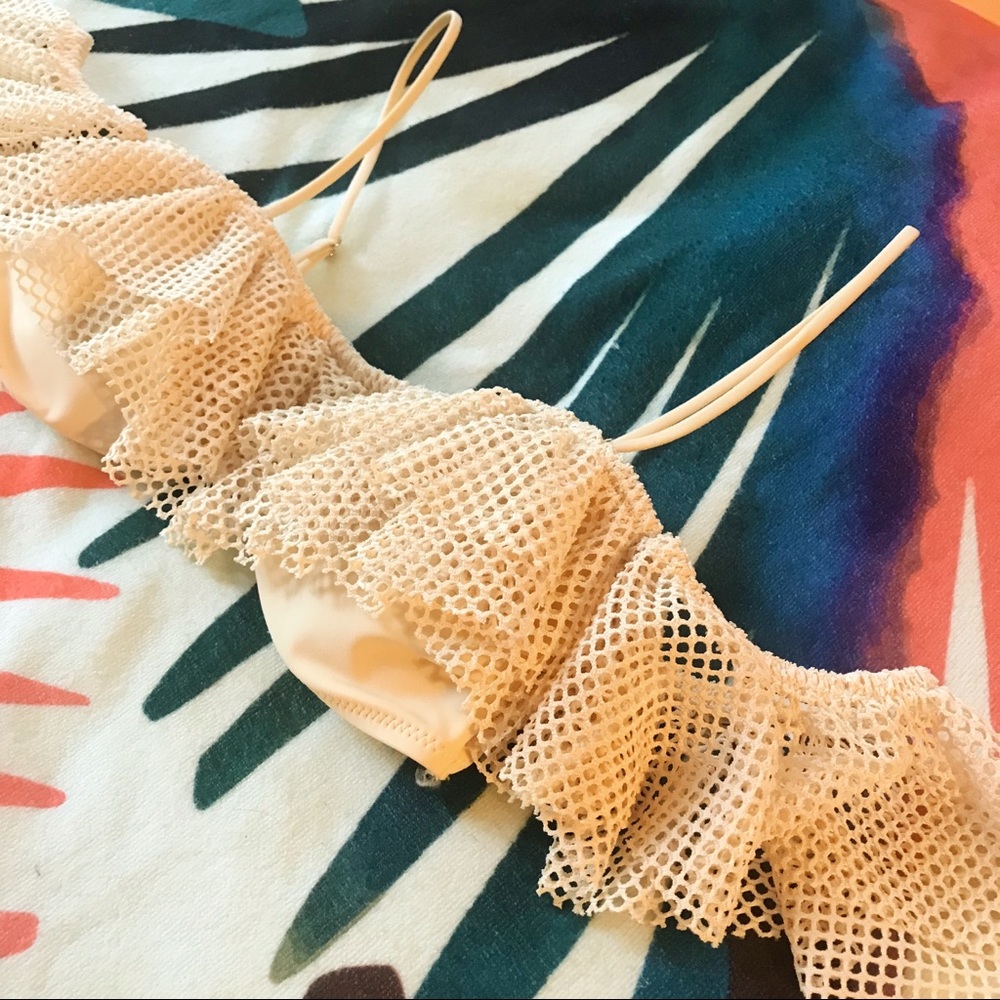 NWOT Off-the-shoulder bikini top